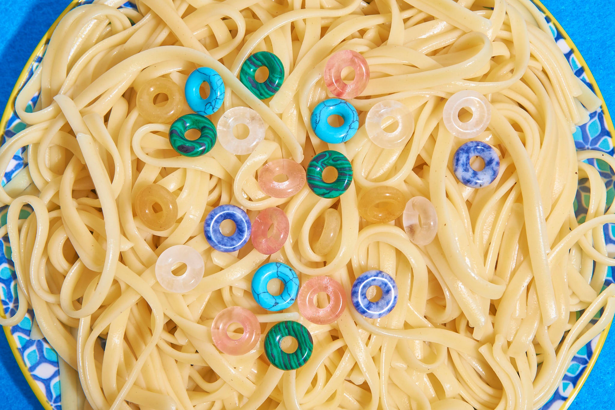 Bellezza e Significato: Le Pietre Naturali Negli Accessori MOOPS®
